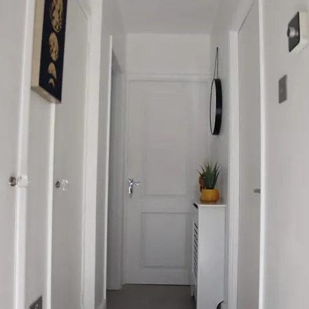 Holiday home Stunning 3 Bedroom With Patio And Back Garden