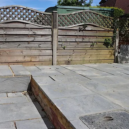 Stunning 3 Bedroom With Patio And Back Garden Bexleyheath
