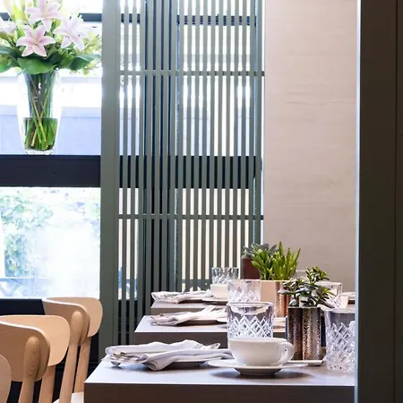La West - Hyde Park Hotel Londyn