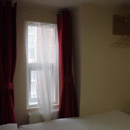 Earls Court Garden 2*