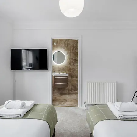 Apartment Large Penthouse By Damask Homes With Parking
