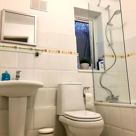 Double In The Heart Of Kingston Upon Thames In London Apartment