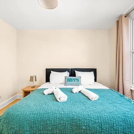Homestay Homely 4-bedroom With 2 Baths & Free Parking