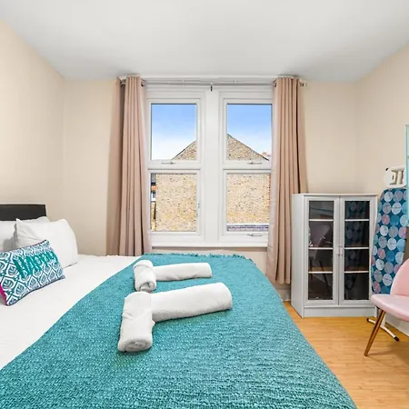 Homely 4-bedroom With 2 Baths & Free Parking * London