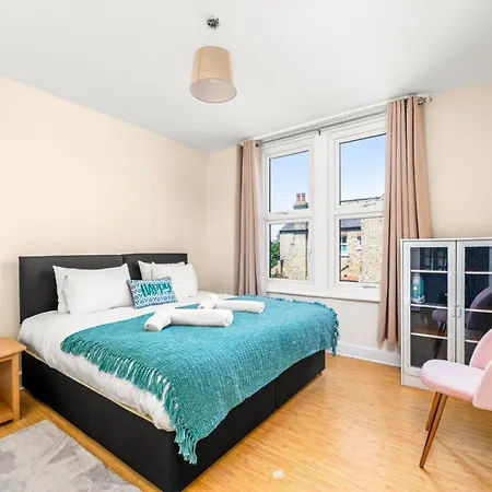 Homely 4-bedroom With 2 Baths & Free Parking * London