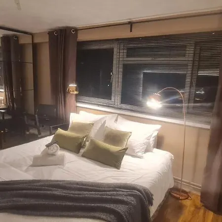 R3 Superking Sized Bed & 75
