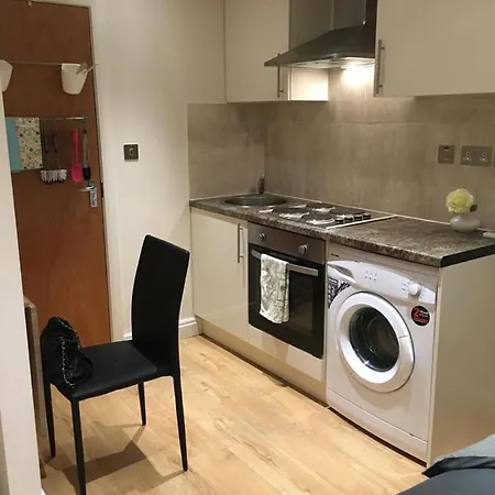 Apartment Flat In The Heart Of Golders London