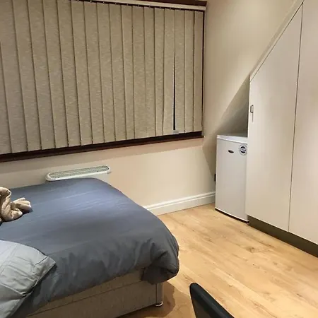 Apartment Flat In The Heart Of Golders London