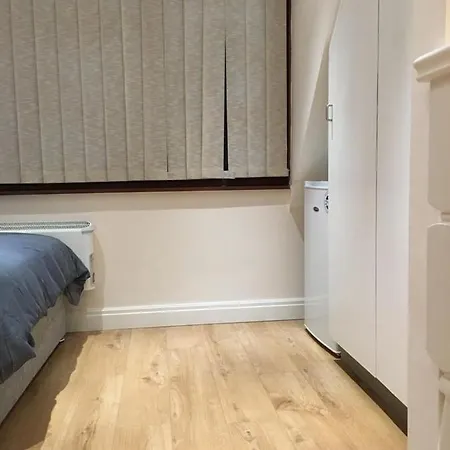 Apartment Flat In The Heart Of Golders
