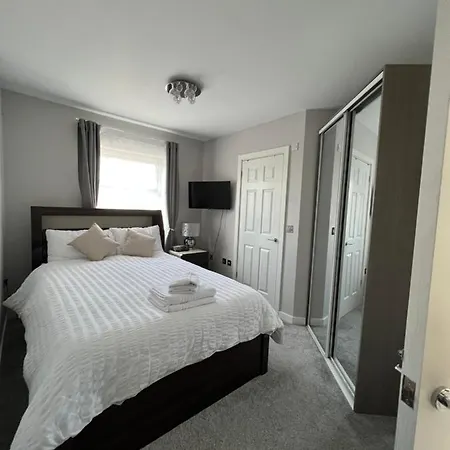 2 Double Bedroom In Edgware, London شقة