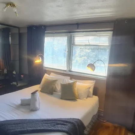 R3 Superking Sized Bed & 75
