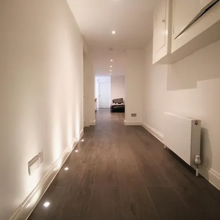 Superb Flat Near Victoria Station Appartement Londen