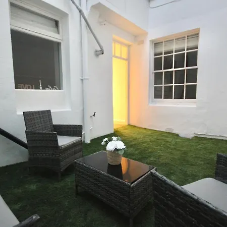 Superb Flat Near Victoria Station Londen