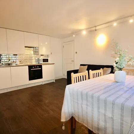 Superb Flat Near Victoria Station Londen
