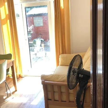 Homestay Burney Tomar House Croydon