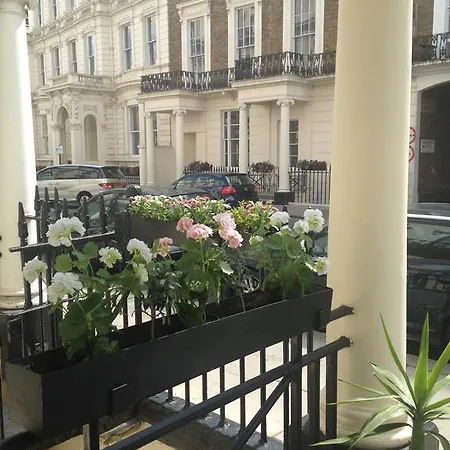 Glendale Hyde Park Hotel 3*