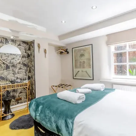 Appartamento Swanky In Bethnal With Garden Londra
