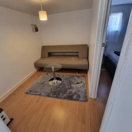 Cosey Studio Ground Floor شقة انفيلد