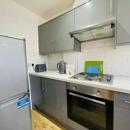 Apartment Lovely 2 Bedroom Serviced In