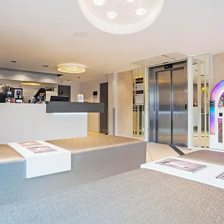 Point A Canary Wharf Hotel 3*