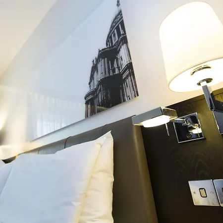Hotel Hilton Angel Islington 4*
