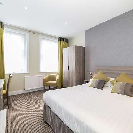 Phoenix Hotel 4*