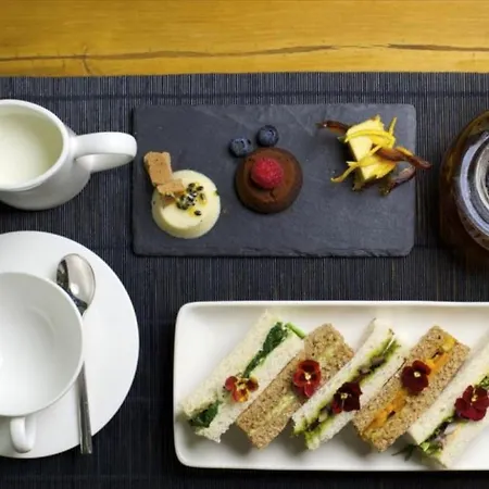 La West - Hyde Park Hotel 4*