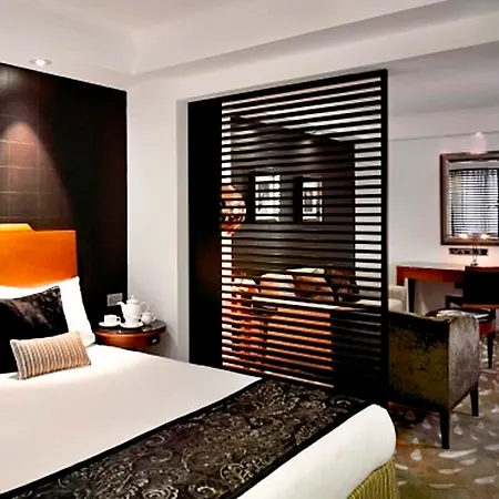 Park Plaza Victoria Hotel 4*