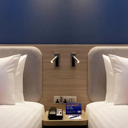 Express Royal Docks By Ihg Hotel 3*