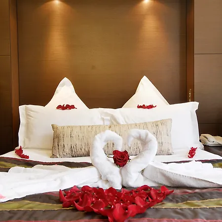 Inhabit Queen's Gardens, A Member Of Design Hotel 5*