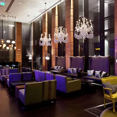 Ξενοδοχείο Hilton London Heathrow Airport Terminal 5 4*