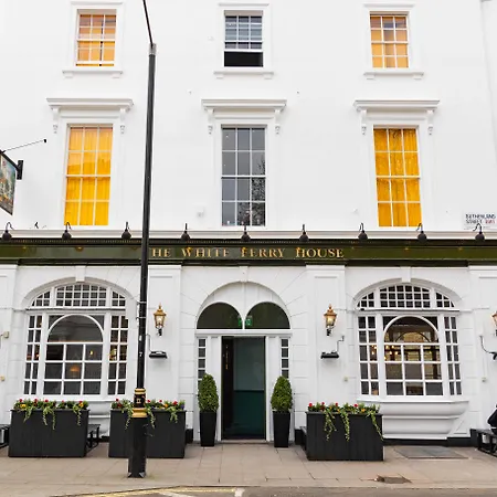 Publove @ The White Ferry, Victoria Hostel London