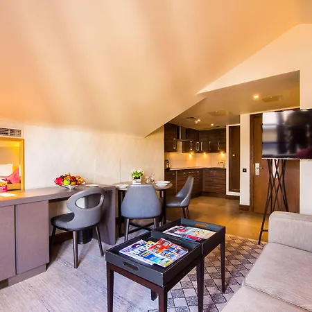 מלון Doubletree By Hilton Kensington לונדון