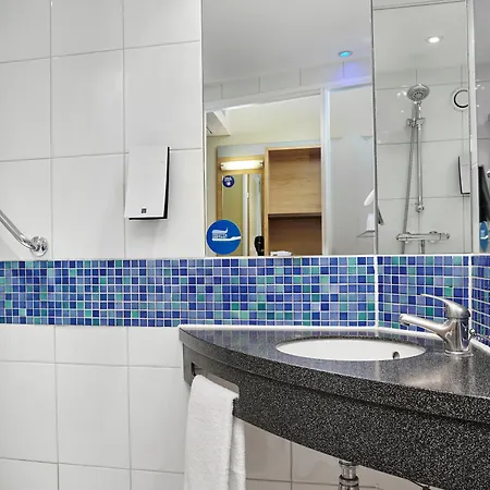 Holiday Express - Newbury Park, An Ihg Hotel London