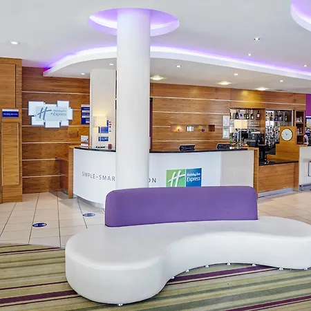 Holiday Express - Newbury Park, An Ihg Hotel London