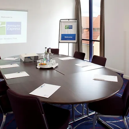 Holiday Express - Newbury Park, An Ihg Hotel London