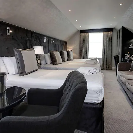 Western Chiswick Palace & 3*