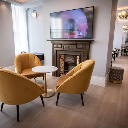 Western Queens Crystal Palace 3* London