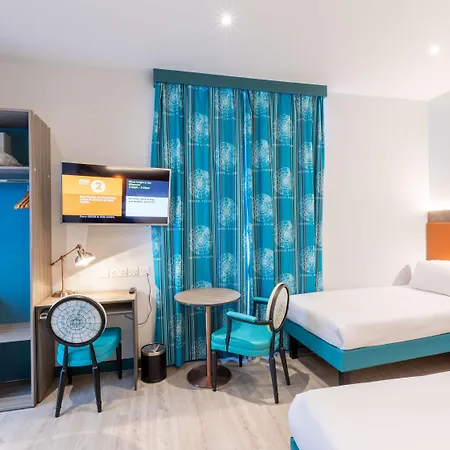 Western Queens Crystal Palace 3* London