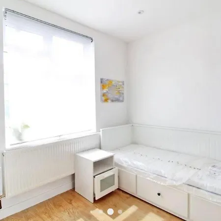 Apartment West Acton Studio Flat London