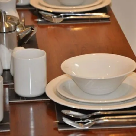 Queens Hotel London