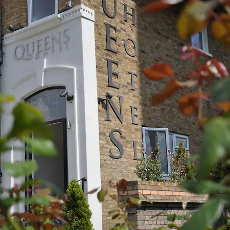 Hotel Queens London