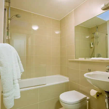 Hotel Queens London