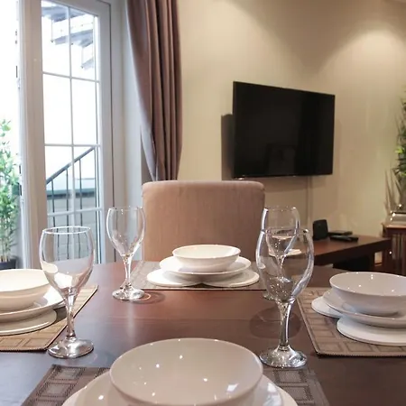 Paddington Patio Apartment London