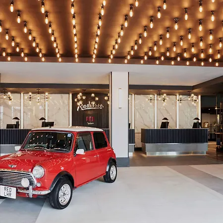 호텔 Radisson Red London Heathrow