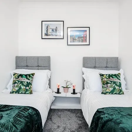 Casa vacanze Heathrow 2-bedroom Maisonette With Parking West Drayton (Middlesex)