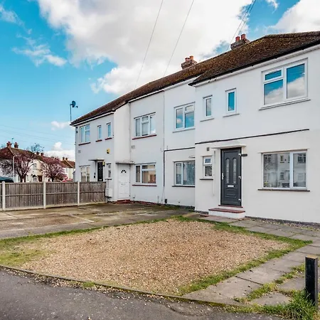 Casa vacanze Heathrow 2-bedroom Maisonette With Parking *