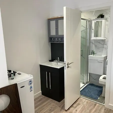 Eltham Aparthotel