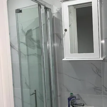 Eltham Aparthotel *