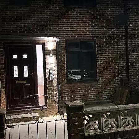 Eltham Aparthotel *